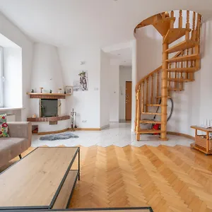 apartament-krakowskie-przedmiescie.warsawhotelspoland.com/